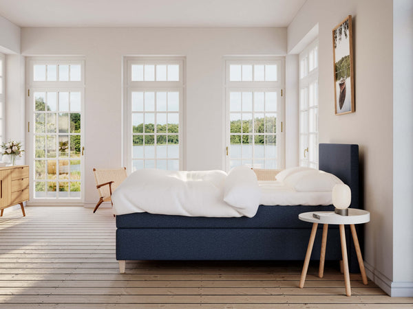 Snefrid Fjäll 120x200 Dyb blå Nordic Dream tilbyder senge med skandinavisk design og højkvalitets materialer. Oplev perfekt komfort for en god nattesøvn. Bestil din i dag!