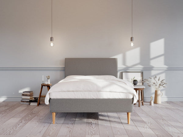 Saga Fjord 140x200 Grå Nordic Dream tilbyder senge med skandinavisk design og højkvalitets materialer. Oplev perfekt komfort for en god nattesøvn. Bestil din i dag!