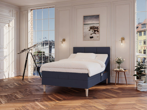 Ragna Nordlys 140x200 Dyb blå Nordic Dream tilbyder senge med skandinavisk design og højkvalitets materialer. Oplev perfekt komfort for en god nattesøvn. Bestil din i dag!
