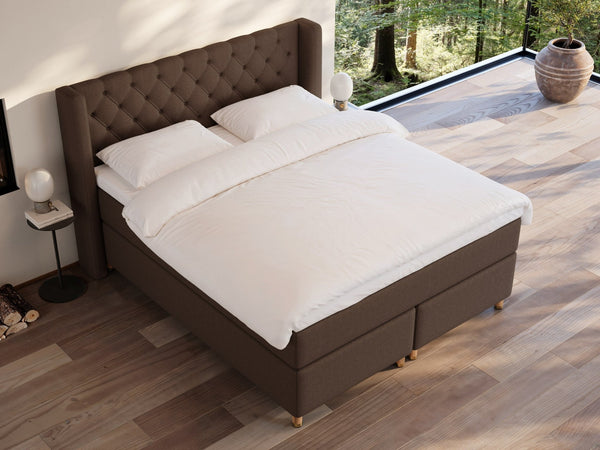 Eira Fjord 180x200 Mørk brun Nordic Dream tilbyder senge med skandinavisk design og højkvalitets materialer. Oplev perfekt komfort for en god nattesøvn. Bestil din i dag!