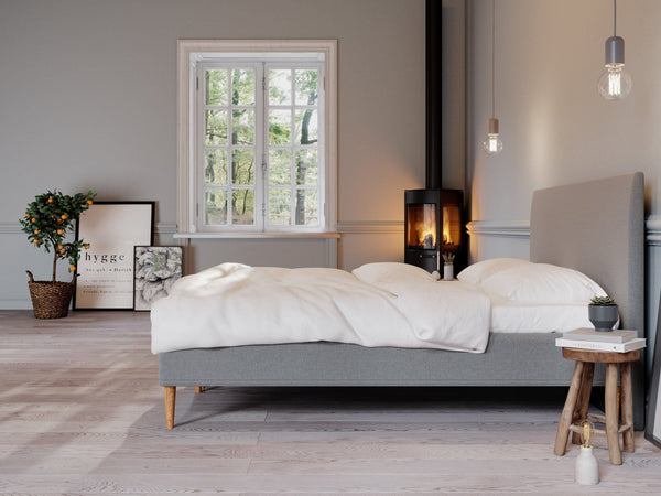 Saga Älv 180x210 Grå Nordic Dream tilbyder senge med skandinavisk design og højkvalitets materialer. Oplev perfekt komfort for en god nattesøvn. Bestil din i dag!
