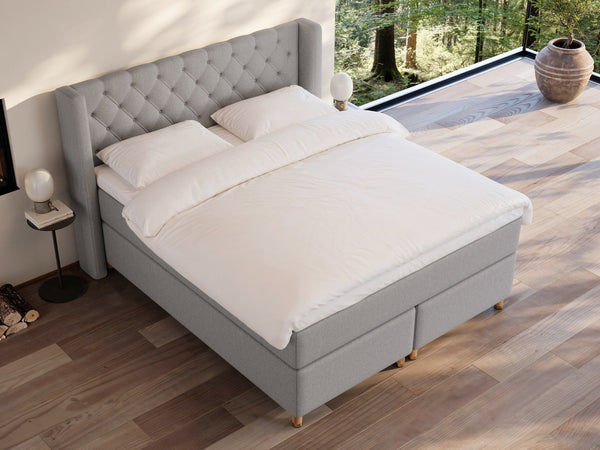 Eira Fjord 180x200 Lys grå Nordic Dream tilbyder senge med skandinavisk design og højkvalitets materialer. Oplev perfekt komfort for en god nattesøvn. Bestil din i dag!