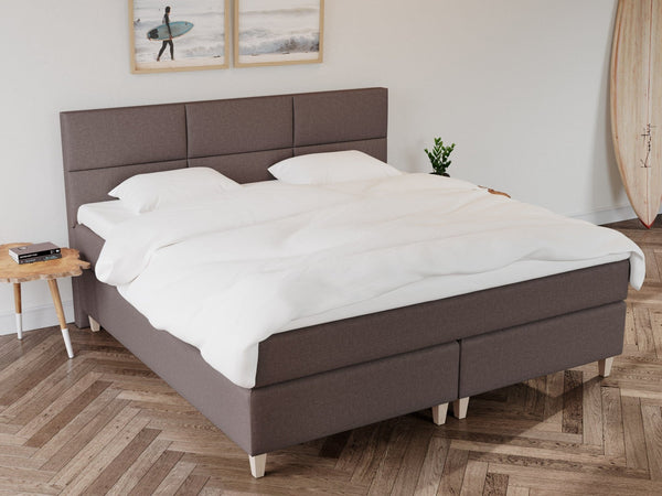 Snefrid Älv 220x220 Mørk Brun Nordic Dream tilbyder senge med skandinavisk design og højkvalitets materialer. Oplev perfekt komfort for en god nattesøvn. Bestil din i dag!