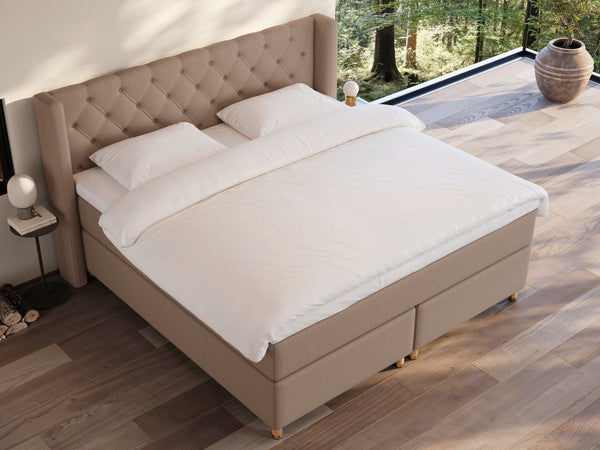 Eira Fjord 220x220 Brun Nordic Dream tilbyder senge med skandinavisk design og højkvalitets materialer. Oplev perfekt komfort for en god nattesøvn. Bestil din i dag!