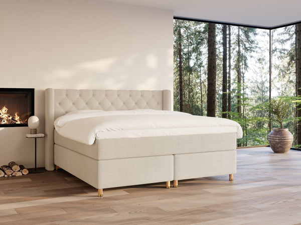 Eira Fjord 220x220 Bouclé cream Nordic Dream tilbyder senge med skandinavisk design og højkvalitets materialer. Oplev perfekt komfort for en god nattesøvn. Bestil din i dag!