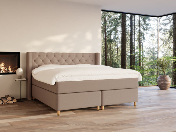 Eira Fjord 220x220 Brun Nordic Dream tilbyder senge med skandinavisk design og højkvalitets materialer. Oplev perfekt komfort for en god nattesøvn. Bestil din i dag!