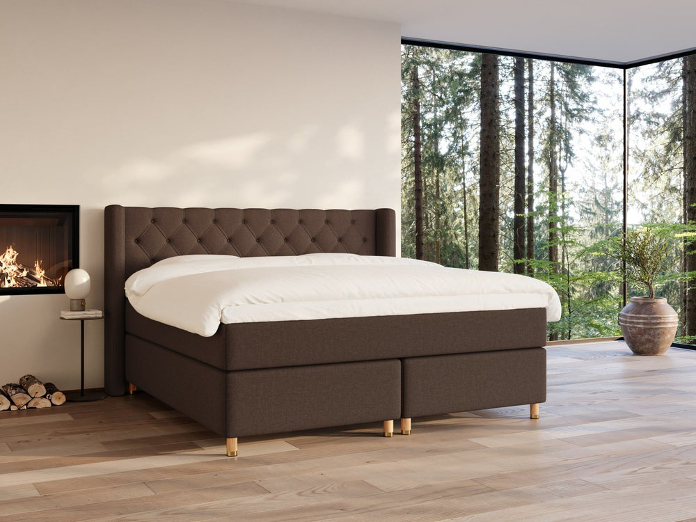 Eira Fjord 220x220 Mørk brun Nordic Dream tilbyder senge med skandinavisk design og højkvalitets materialer. Oplev perfekt komfort for en god nattesøvn. Bestil din i dag!