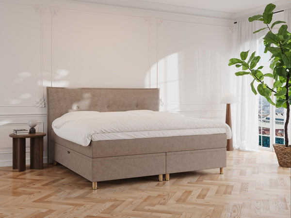 Alva Älv 220x220 Bouclé latte Nordic Dream tilbyder senge med skandinavisk design og højkvalitets materialer. Oplev perfekt komfort for en god nattesøvn. Bestil din i dag!