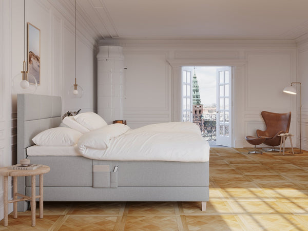 Aura Fjord 160x200 Lys grå Nordic Dream tilbyder senge med skandinavisk design og højkvalitets materialer. Oplev perfekt komfort for en god nattesøvn. Bestil din i dag!