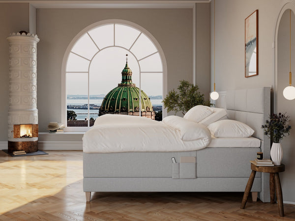 Aura Nordlys 210x210 Lys grå Nordic Dream tilbyder senge med skandinavisk design og højkvalitets materialer. Oplev perfekt komfort for en god nattesøvn. Bestil din i dag!