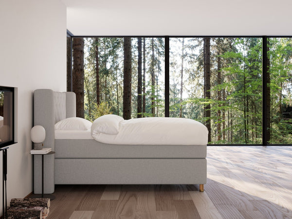 Eira Fjord 140x200 Lys grå Nordic Dream tilbyder senge med skandinavisk design og højkvalitets materialer. Oplev perfekt komfort for en god nattesøvn. Bestil din i dag!