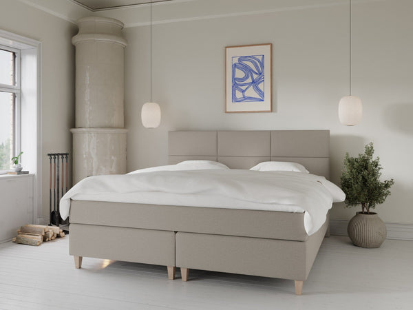 Snefrid Fjord 200x200 Sand Nordic Dream tilbyder senge med skandinavisk design og højkvalitets materialer. Oplev perfekt komfort for en god nattesøvn. Bestil din i dag!