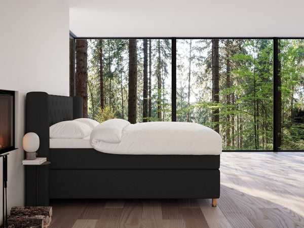 Eira Fjord 220x220 Antracit Nordic Dream tilbyder senge med skandinavisk design og højkvalitets materialer. Oplev perfekt komfort for en god nattesøvn. Bestil din i dag!