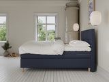 Snefrid Fjord 120x200 Dyb blå Nordic Dream tilbyder senge med skandinavisk design og højkvalitets materialer. Oplev perfekt komfort for en god nattesøvn. Bestil din i dag!