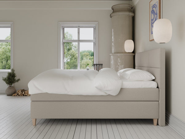 Snefrid Fjord 180x210 Sand Nordic Dream tilbyder senge med skandinavisk design og højkvalitets materialer. Oplev perfekt komfort for en god nattesøvn. Bestil din i dag!