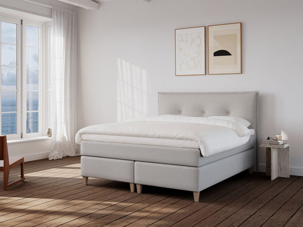 Snefrid Nordlys 180x200 Lys grå Nordic Dream tilbyder senge med skandinavisk design og højkvalitets materialer. Oplev perfekt komfort for en god nattesøvn. Bestil din i dag!