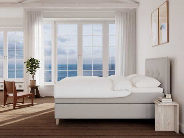 Snefrid Nordlys 180x200 Lys grå Nordic Dream tilbyder senge med skandinavisk design og højkvalitets materialer. Oplev perfekt komfort for en god nattesøvn. Bestil din i dag!