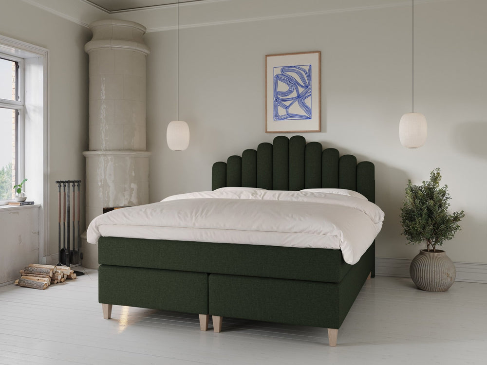 Snefrid Fjord 180x210 Dyb grøn Nordic Dream tilbyder senge med skandinavisk design og højkvalitets materialer. Oplev perfekt komfort for en god nattesøvn. Bestil din i dag!