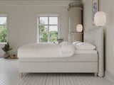 Snefrid Fjäll 180x200 Bouclé cream Nordic Dream tilbyder senge med skandinavisk design og højkvalitets materialer. Oplev perfekt komfort for en god nattesøvn. Bestil din i dag!