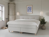 Snefrid Älv 220x220 Bouclé cream Nordic Dream tilbyder senge med skandinavisk design og højkvalitets materialer. Oplev perfekt komfort for en god nattesøvn. Bestil din i dag!