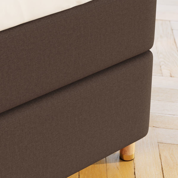 Nora Fjord 220x220 Mørk brun Nordic Dream tilbyder senge med skandinavisk design og højkvalitets materialer. Oplev perfekt komfort for en god nattesøvn. Bestil din i dag!