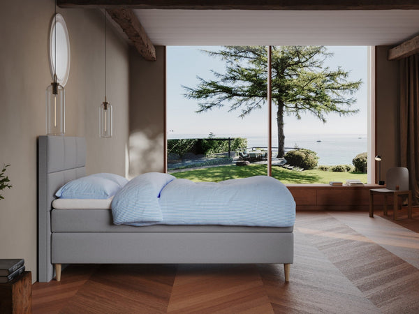 Svanhild Älv 140x200 Lys grå Nordic Dream tilbyder senge med skandinavisk design og højkvalitets materialer. Oplev perfekt komfort for en god nattesøvn. Bestil din i dag!