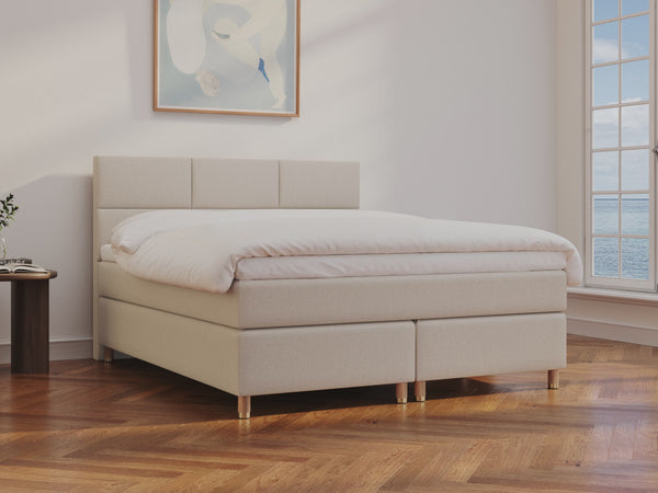 Snefrid Fjord 220x220 Bouclé cream Nordic Dream tilbyder senge med skandinavisk design og højkvalitets materialer. Oplev perfekt komfort for en god nattesøvn. Bestil din i dag!