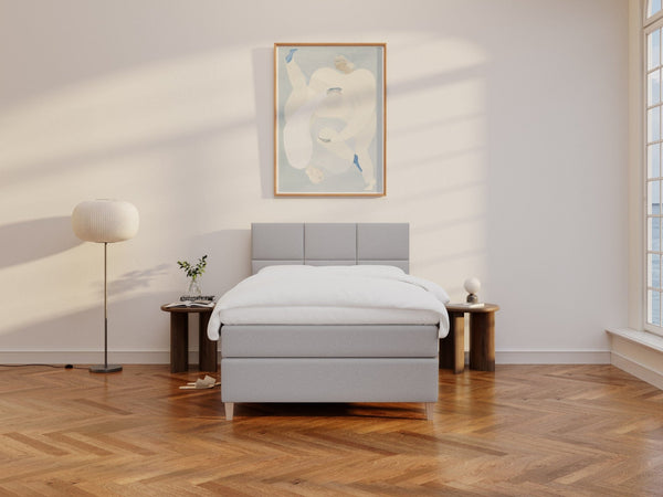 Snefrid Älv 120x200 Lys grå Nordic Dream tilbyder senge med skandinavisk design og højkvalitets materialer. Oplev perfekt komfort for en god nattesøvn. Bestil din i dag!