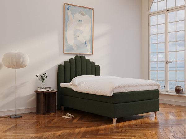 Snefrid Älv 120x200 Dyb grøn Nordic Dream tilbyder senge med skandinavisk design og højkvalitets materialer. Oplev perfekt komfort for en god nattesøvn. Bestil din i dag!