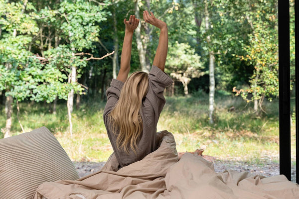 Sveder du om natten? Her er de mest almindelige årsager - Nordic Dream