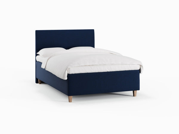 Freja Fjäll 120x200 Dyb blå Nordic Dream tilbyder senge med skandinavisk design og højkvalitets materialer. Oplev perfekt komfort for en god nattesøvn. Bestil din i dag!