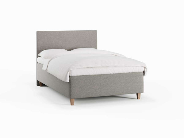 Freja Älv 120x200 Lys grå Nordic Dream tilbyder senge med skandinavisk design og højkvalitets materialer. Oplev perfekt komfort for en god nattesøvn. Bestil din i dag!