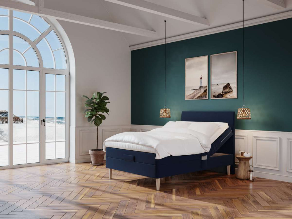 Ragna Fjäll 140x200 Dyb blå Nordic Dream tilbyder senge med skandinavisk design og højkvalitets materialer. Oplev perfekt komfort for en god nattesøvn. Bestil din i dag!