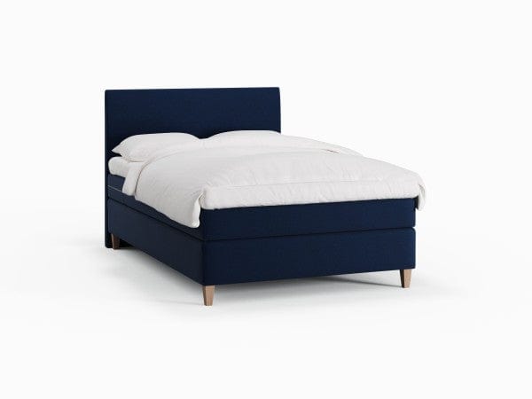 Snefrid Snö 140x210 Dyb blå Nordic Dream tilbyder senge med skandinavisk design og højkvalitets materialer. Oplev perfekt komfort for en god nattesøvn. Bestil din i dag!