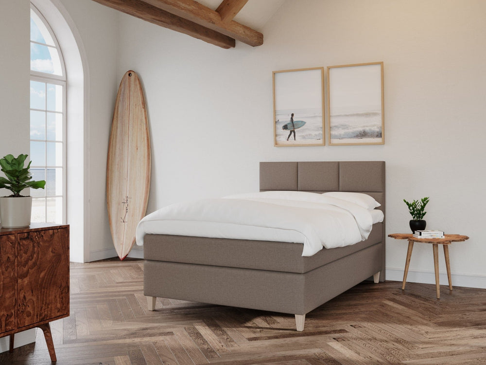 Snefrid Fjäll 120x200 Brun Nordic Dream tilbyder senge med skandinavisk design og højkvalitets materialer. Oplev perfekt komfort for en god nattesøvn. Bestil din i dag!