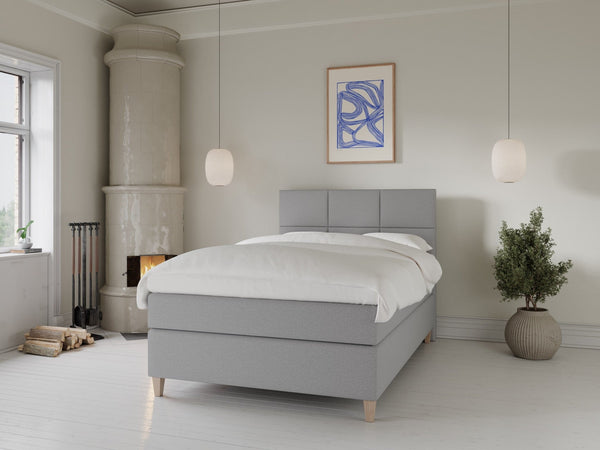 Snefrid Fjord 140x200 Lys grå Nordic Dream tilbyder senge med skandinavisk design og højkvalitets materialer. Oplev perfekt komfort for en god nattesøvn. Bestil din i dag!