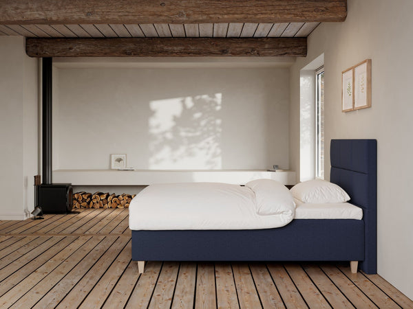 Freja Fjord 120x200 Dyb blå Nordic Dream tilbyder senge med skandinavisk design og højkvalitets materialer. Oplev perfekt komfort for en god nattesøvn. Bestil din i dag!
