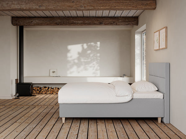 Freja Fjord 140x210 Lys grå Nordic Dream tilbyder senge med skandinavisk design og højkvalitets materialer. Oplev perfekt komfort for en god nattesøvn. Bestil din i dag!