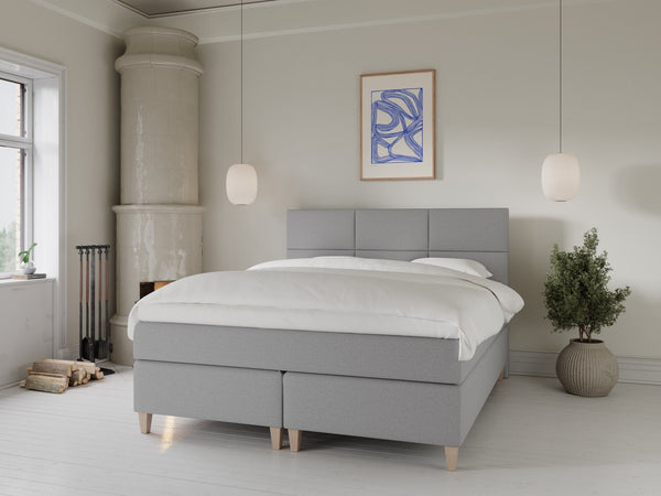 Snefrid Fjord 150x200 Lys grå Nordic Dream tilbyder senge med skandinavisk design og højkvalitets materialer. Oplev perfekt komfort for en god nattesøvn. Bestil din i dag!