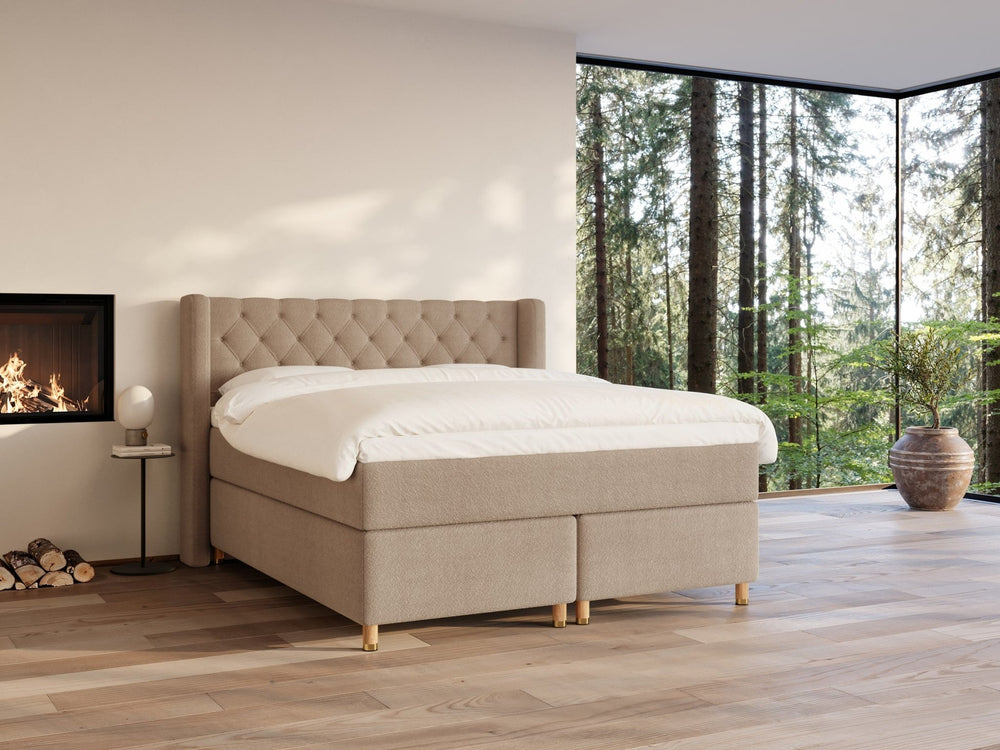 Eira Fjord 180x210 Bouclé latte Nordic Dream tilbyder senge med skandinavisk design og højkvalitets materialer. Oplev perfekt komfort for en god nattesøvn. Bestil din i dag!