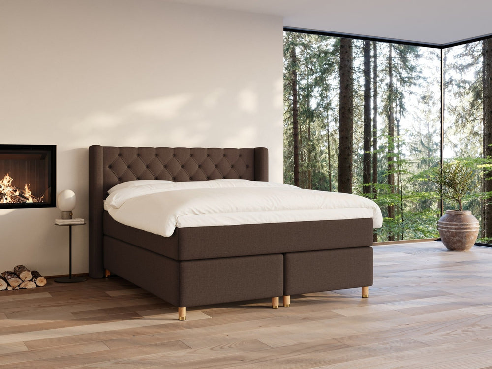 Eira Fjord 180x200 Mørk brun Nordic Dream tilbyder senge med skandinavisk design og højkvalitets materialer. Oplev perfekt komfort for en god nattesøvn. Bestil din i dag!