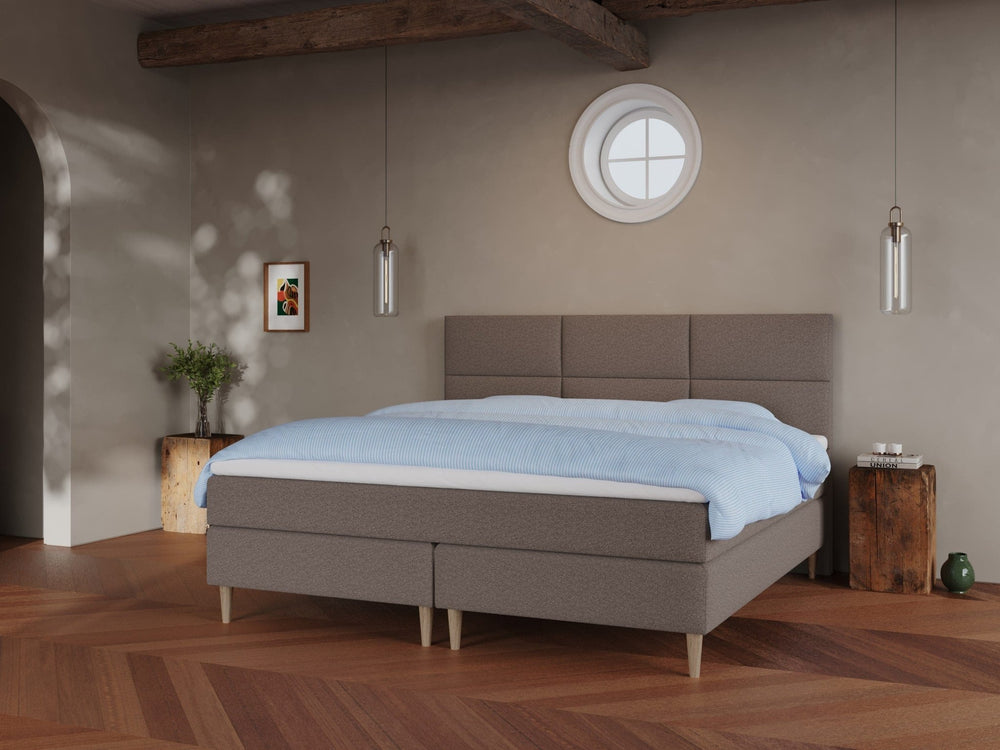 Svanhild Fjord 210x210 Mørk brun Nordic Dream tilbyder senge med skandinavisk design og højkvalitets materialer. Oplev perfekt komfort for en god nattesøvn. Bestil din i dag!