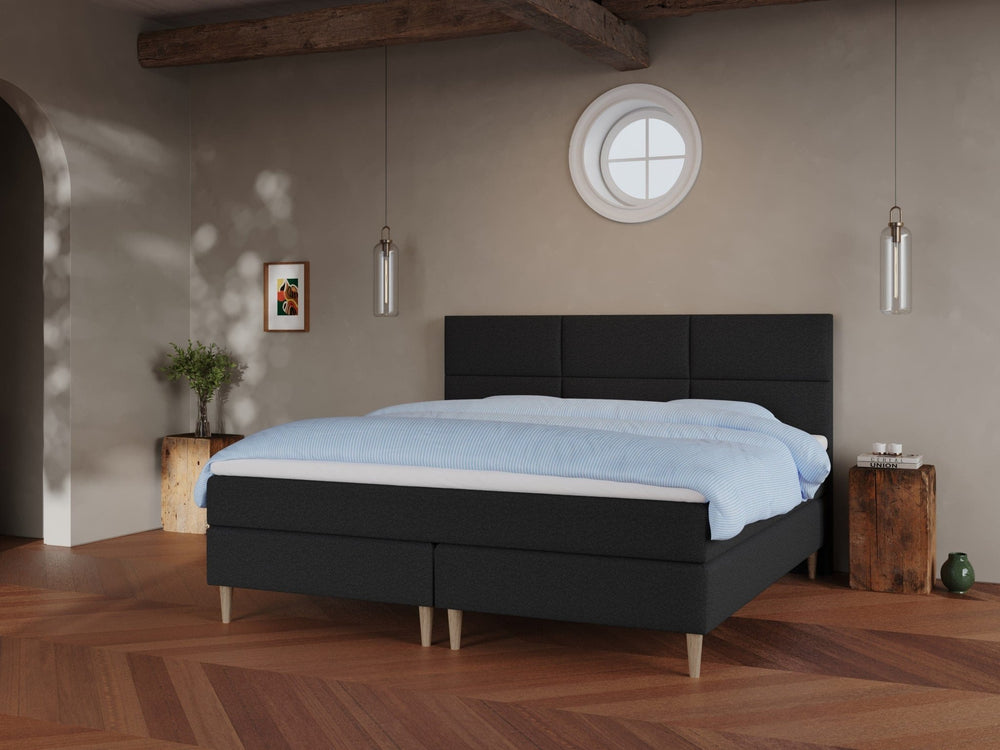 Svanhild Fjord 210x210 Antracit Nordic Dream tilbyder senge med skandinavisk design og højkvalitets materialer. Oplev perfekt komfort for en god nattesøvn. Bestil din i dag!