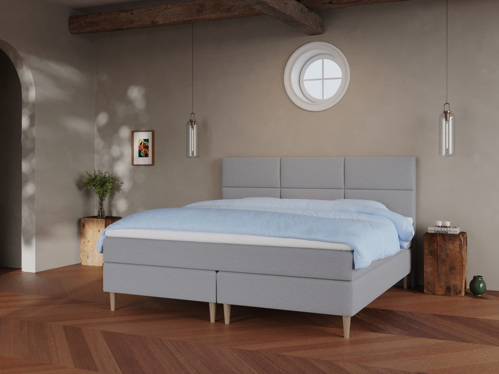 Svanhild Fjäll 210x210 Lys grå Nordic Dream tilbyder senge med skandinavisk design og højkvalitets materialer. Oplev perfekt komfort for en god nattesøvn. Bestil din i dag!