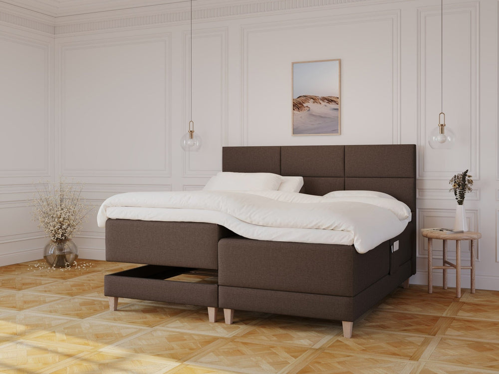 Aura Älv 210x210 Mørk brun Nordic Dream tilbyder senge med skandinavisk design og højkvalitets materialer. Oplev perfekt komfort for en god nattesøvn. Bestil din i dag!