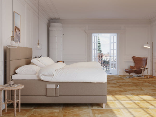 Aura Älv 210x210 Brun Nordic Dream tilbyder senge med skandinavisk design og højkvalitets materialer. Oplev perfekt komfort for en god nattesøvn. Bestil din i dag!