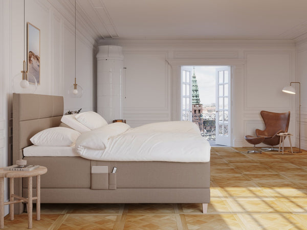 Aura Fjord 210x210 Brun Nordic Dream tilbyder senge med skandinavisk design og højkvalitets materialer. Oplev perfekt komfort for en god nattesøvn. Bestil din i dag!