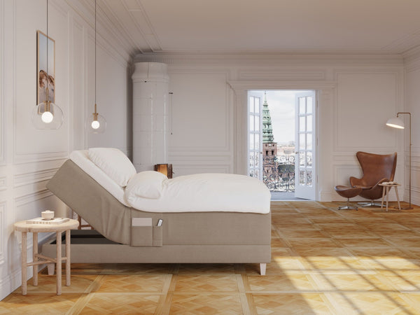 Aura Fjord 90x210 Bouclé latte Nordic Dream tilbyder senge med skandinavisk design og højkvalitets materialer. Oplev perfekt komfort for en god nattesøvn. Bestil din i dag!