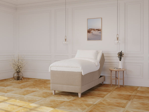Aura Fjord 90x210 Bouclé latte Nordic Dream tilbyder senge med skandinavisk design og højkvalitets materialer. Oplev perfekt komfort for en god nattesøvn. Bestil din i dag!