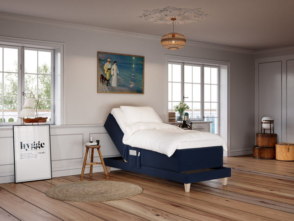Aura Älv 90x200 Dyb blå Nordic Dream tilbyder senge med skandinavisk design og højkvalitets materialer. Oplev perfekt komfort for en god nattesøvn. Bestil din i dag!